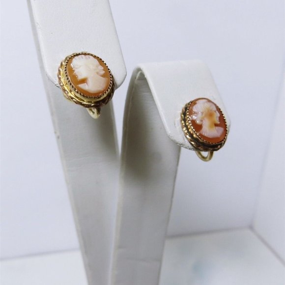 Pleasing Vintage 12K Gold Filled Carved Shell Cameo Screw-Back Earrings By BOJAR - Picture 5 of 6
